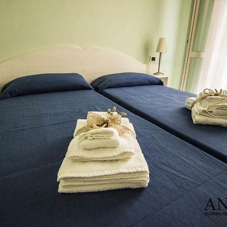 Hotel Anita Amelia Exteriör bild