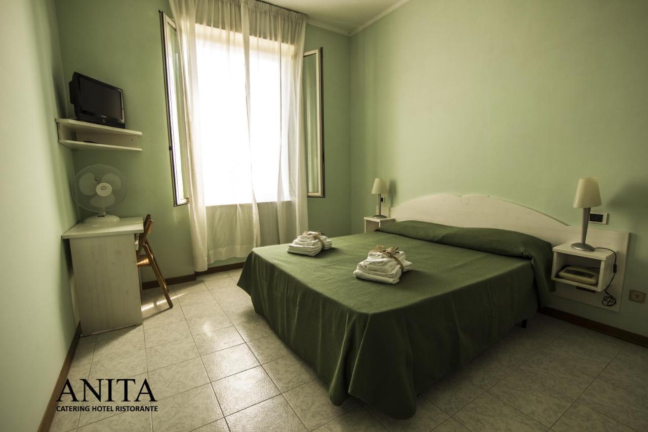Hotel Anita Amelia Exteriör bild
