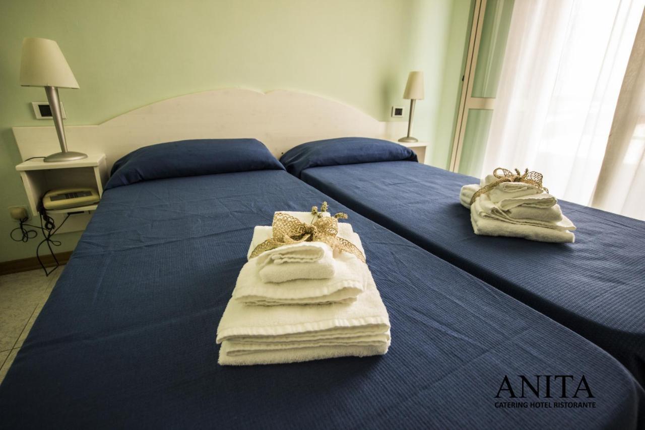 Hotel Anita Amelia Exteriör bild