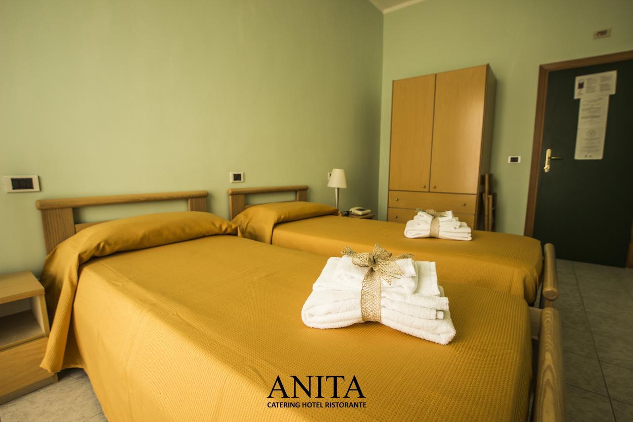 Hotel Anita Amelia Exteriör bild